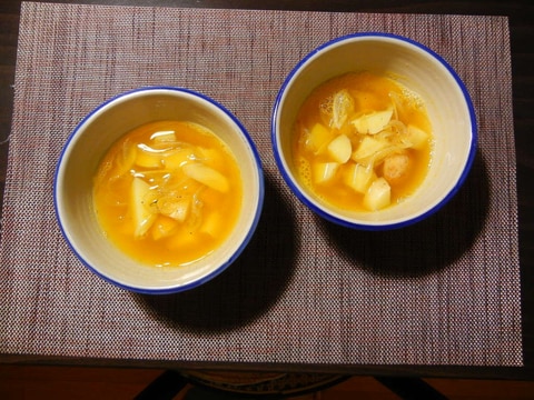 南瓜とジャガイモと玉ねぎのコンソメスープ
